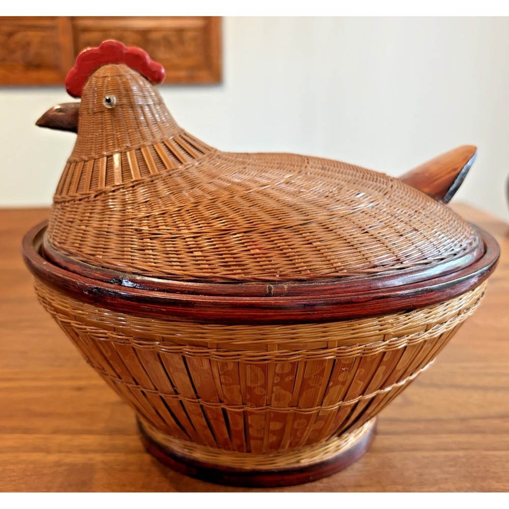Vintage Farmhouse Chicken Hen Wicker Bread Basket with Lid Brown Woven Decor